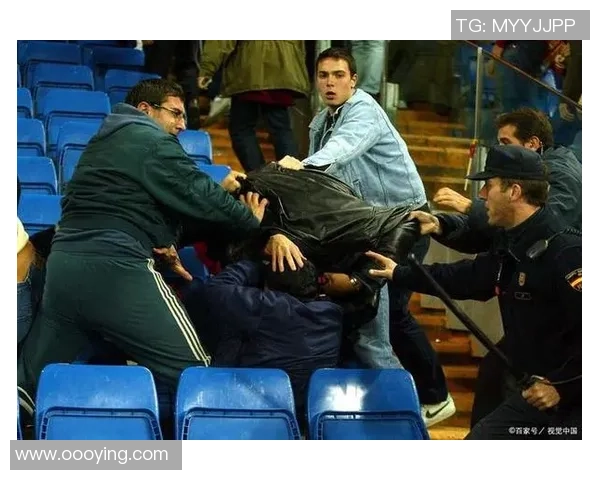 足球流氓球星合集视频盘点那些因场外行为而引发争议的球员