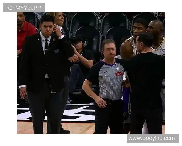 足球球星怒火中烧瞬间曝光 赛场内外情绪失控引发热议